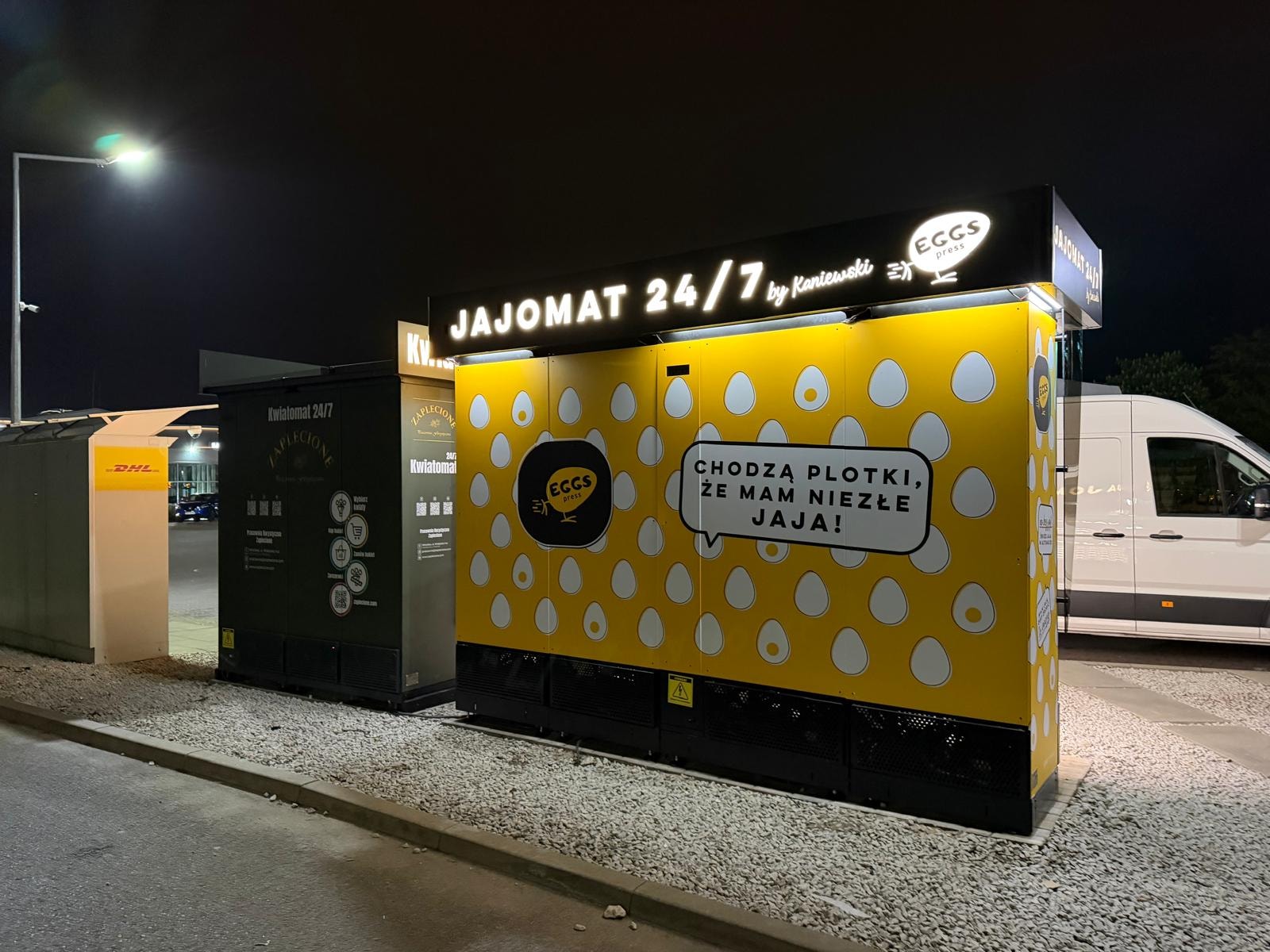 Munaautomaadi kollase kujundusega külg