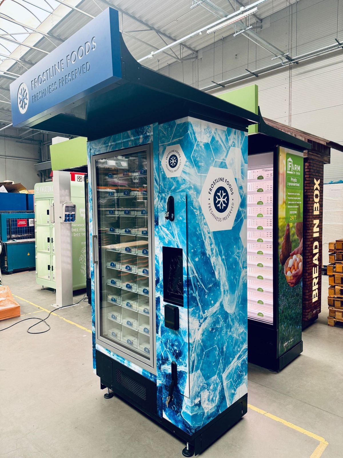 Frostline Foodsi sügavkülmaautomaat teise nurga alt